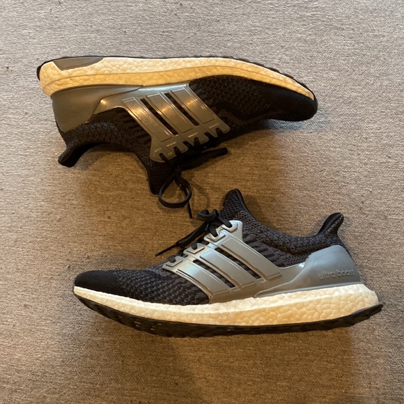 Adidas Ultraboost Men’s size 9.5 - Picture 2 of 5